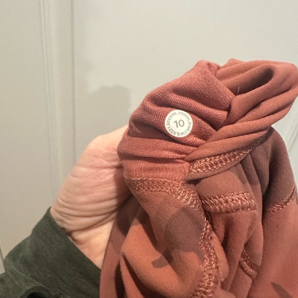 Lululemon Align Crop *21" Heritage 365 Camo Brier Rose Multi size 10 - Picture 7 of 11